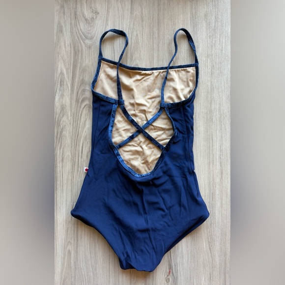 Yumiko Daniela Leotard - Picture 4 of 5